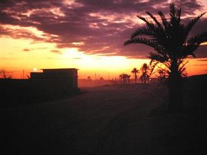 Tombée de la nuit sur la ville de Touggourt