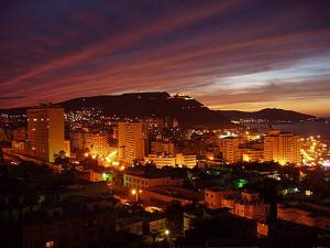 Oran à la tombée de la nuit