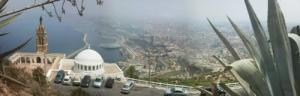 Vue sur la Chapelle de Santa Cruz sur les Hauteurs environnantes d'Oran