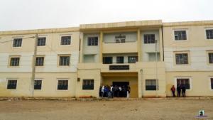 Une école sur la route de Canastel