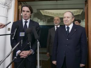 Former Spanish Prime Minister Jose Maria Aznar (L) speaks