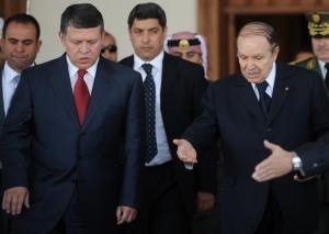 Algerian President Abdelazziz Bouteflika (R) escorts Jordan's King Abdullah