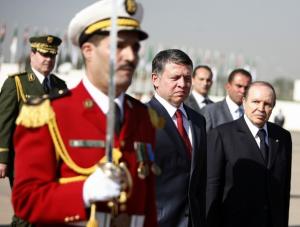 Algeria's President Abdelaziz Bouteflika (R) and Jordan's King Abdullah
