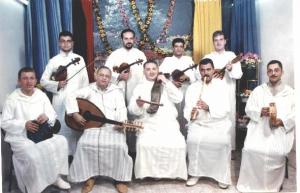 Tewfik Benghabrit entouré de son orchestre