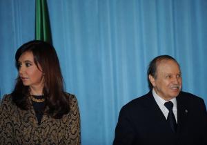 Algerian President Abdelazziz Bouteflika (R) and his Argentinian counterpart