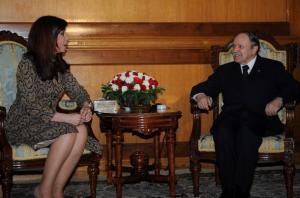 Algerian President Abdelazziz Bouteflika (R) speaks with his Argentinian