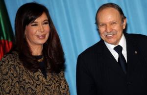 Algerian President Abdelazziz Bouteflika (R) and his Argentinian counterpart