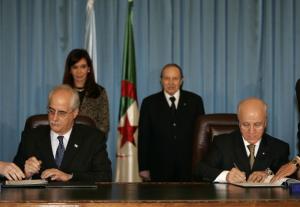 Algeria's President Abdelazziz Bouteflika (C) and his Argentinian counterpart