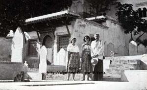 Les plus illustres visiteurs d'Alger se rendent à la mosquée Sidi-Abderrahmane.