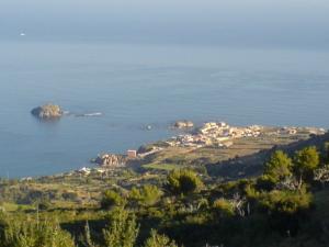 Vue sur la Plage Bleu et le rocher Barbar