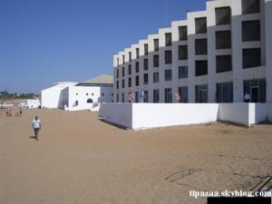 La plage et l'hotel de Matarès