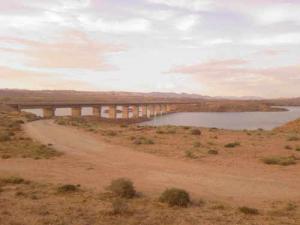 Un Pont traversant le barrage de Brézina