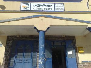 Entrée de la Poste