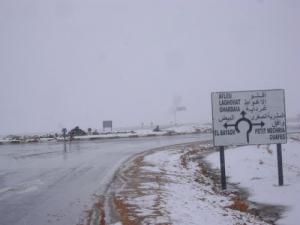 Un Carrefour multidirectionnel à la sortie d'El Bayadh