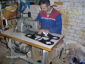 تلميذ محترف في صنع 'البلغة' بمدينة تلمسان 1