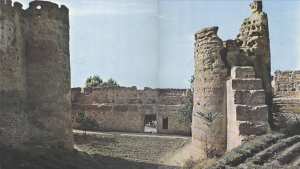 صورة لباب القرمادين أحد أبواب مدينة منصورة