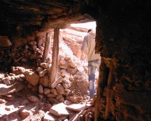 آثار منزل قديم بقرية  الخميس  في ضواحي مدينة  تلمسان