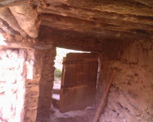 آثار منزل قديم بقرية  الخميس  في ضواحي مدينة  تلمسان  (1)