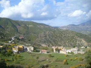 قرية بضواحي بلدية 