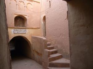 Ruelle passant sous la mosquée du Ksar de Boussemghoun