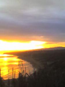 إشراق الشمس على الساحل