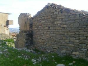 المنازل القديمة لقرية  إزفاشن  ببلدية  دراع قبيلة  (ولاية سطيف) 3