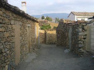 شوارع قرية  أورير  ببلدية  ڨنزات  (ولاية سطيف)