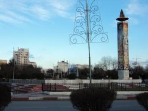 نصب لشهداء 8 ماي 1945 بجوار مقر بلدية  سطيف  2