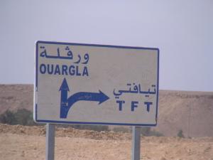 Panneaux sur la sortie d'Illizi