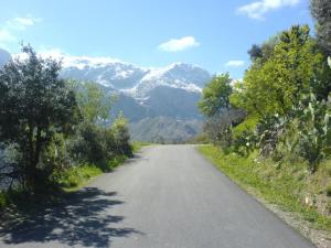 الطريق المؤدي إلى قرية  أيت تودرت