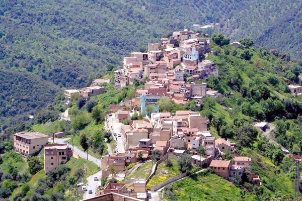 قرية بضواحي مدينة 