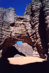 Arcatures Naturelles façonnées dans la roche à Séfra (Parc National du Tassili)