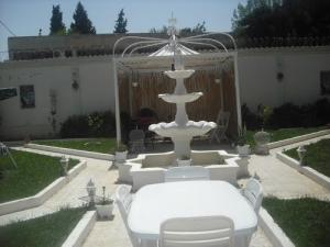 Un jet d'eau au centre ville de Medjana