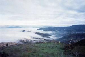 Brouillard sur le village de Guenzet