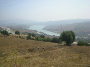 Vue du Barrage de Keddara depuis la route de Boukram