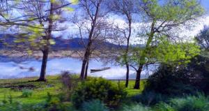 Une pirogue au Bord du Lac Tonga