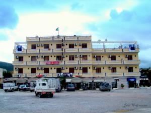 Hôtel  Sidi Djaballah  entre Sidi Kaci et Bouhairet El Touyour