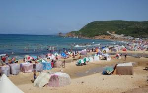 Plage du Cap Rosa en été