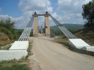 Entrée du pont suspendu de Chihani