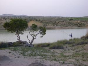 Pêche amateur au bord d'un Oued