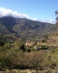 Lieu dit  Rif-oued  Izi-laazib (Aghbal) au fond le mont de Zatima