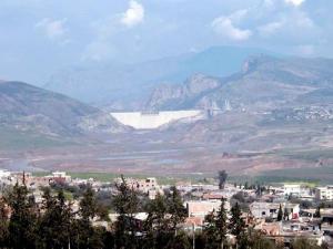 Vue sur le Barrage Beni Haroune