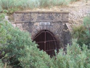 Entree ancien tunnel chemin de fer à Ain Defla