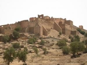 Forteresse dans les hauteurs de Tiout