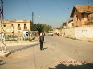 Une allée dans la ville de Ouarizane