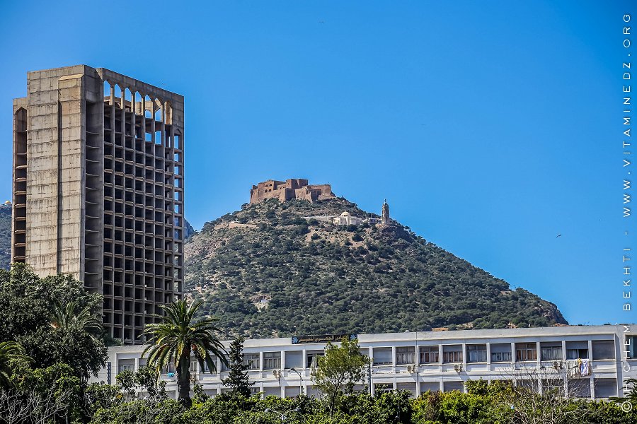 صورة لبرج من مدينة 