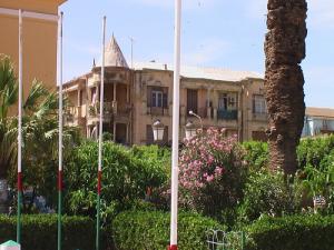 مبنى من العهد الإستعماري بوسط مدينة  غليزان