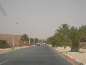 الطريق المؤدي إلى مدينة  العاطف  (ولاية غرادية)