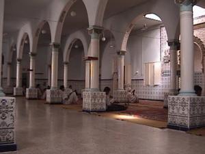 منظر داخلي لمسجد مدينة  بريان