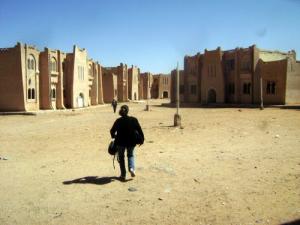 مباني من الطراز الصحراوي بمدينة  زلفانة